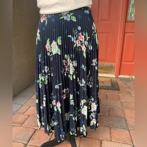 Cottagecore Prep Floral Pleated Garden Skirt in Navy Blue